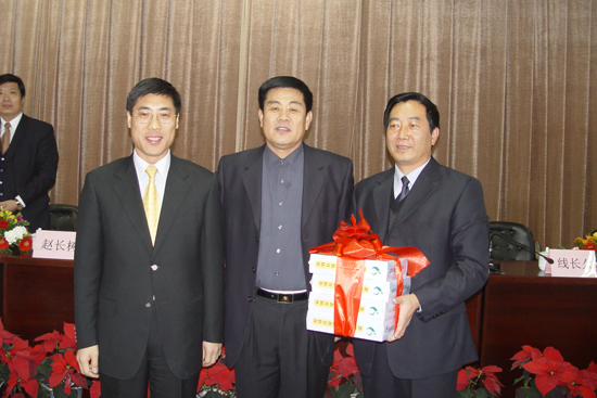 双全集团向北京市顺义区总工会、顺义教委捐赠215万元软件