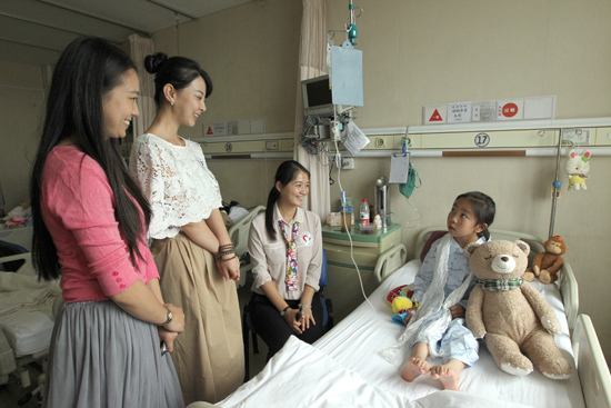 神玉艺术馆助力“共铸中国心”慈善行动，帮助先心病儿童渡难关。